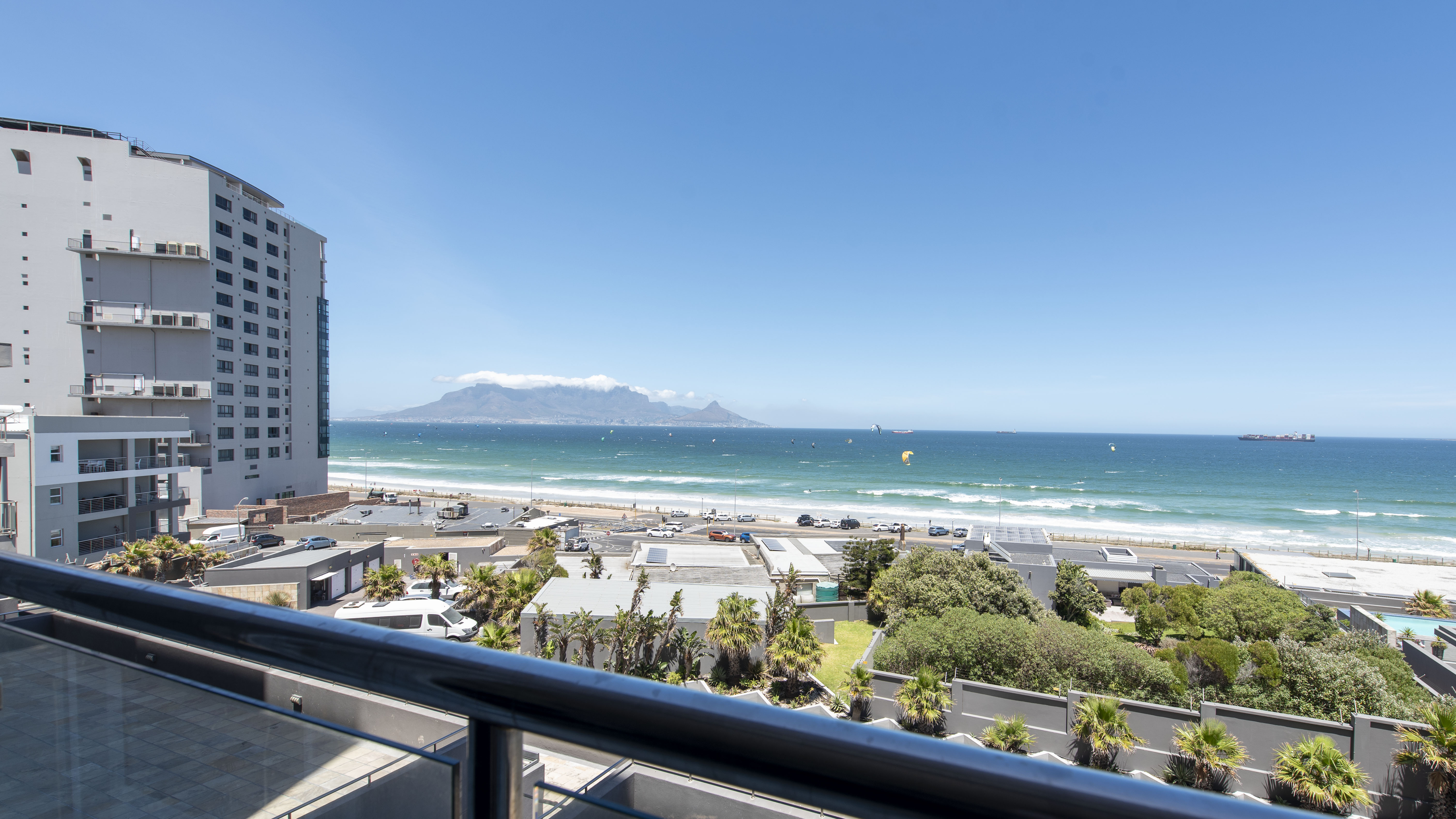 1 Bedroom Property for Sale in Bloubergstrand Western Cape
